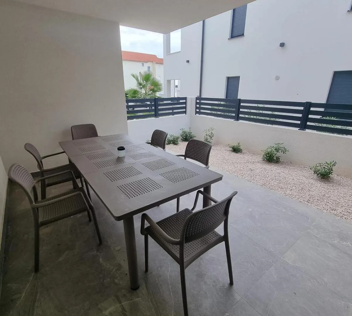 Beautiful New Palmtree Apartments IV Вир