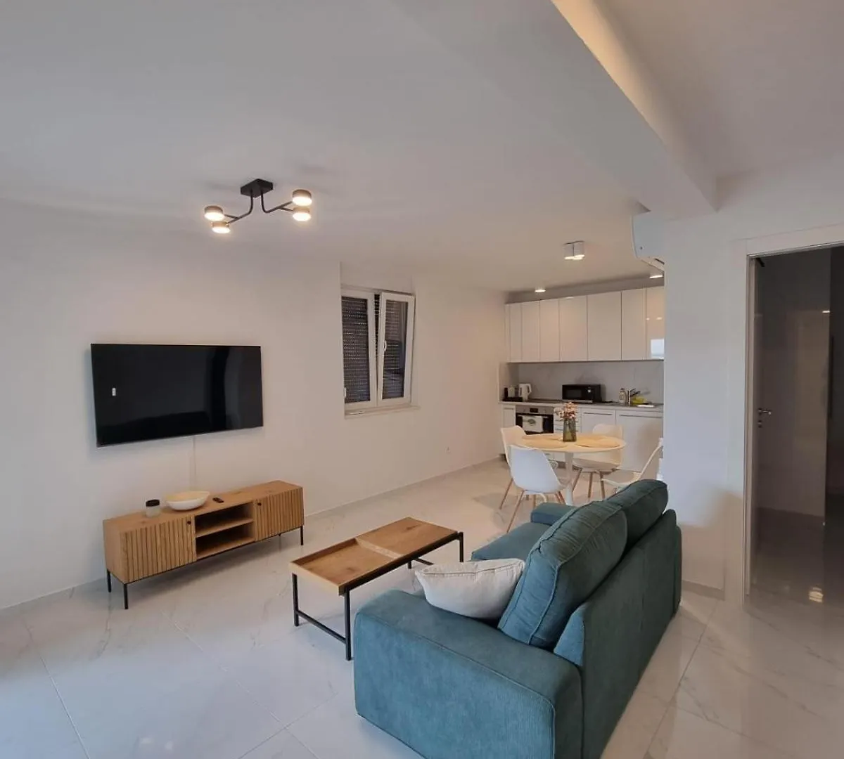 Beautiful New Palmtree Apartments IV Вир
