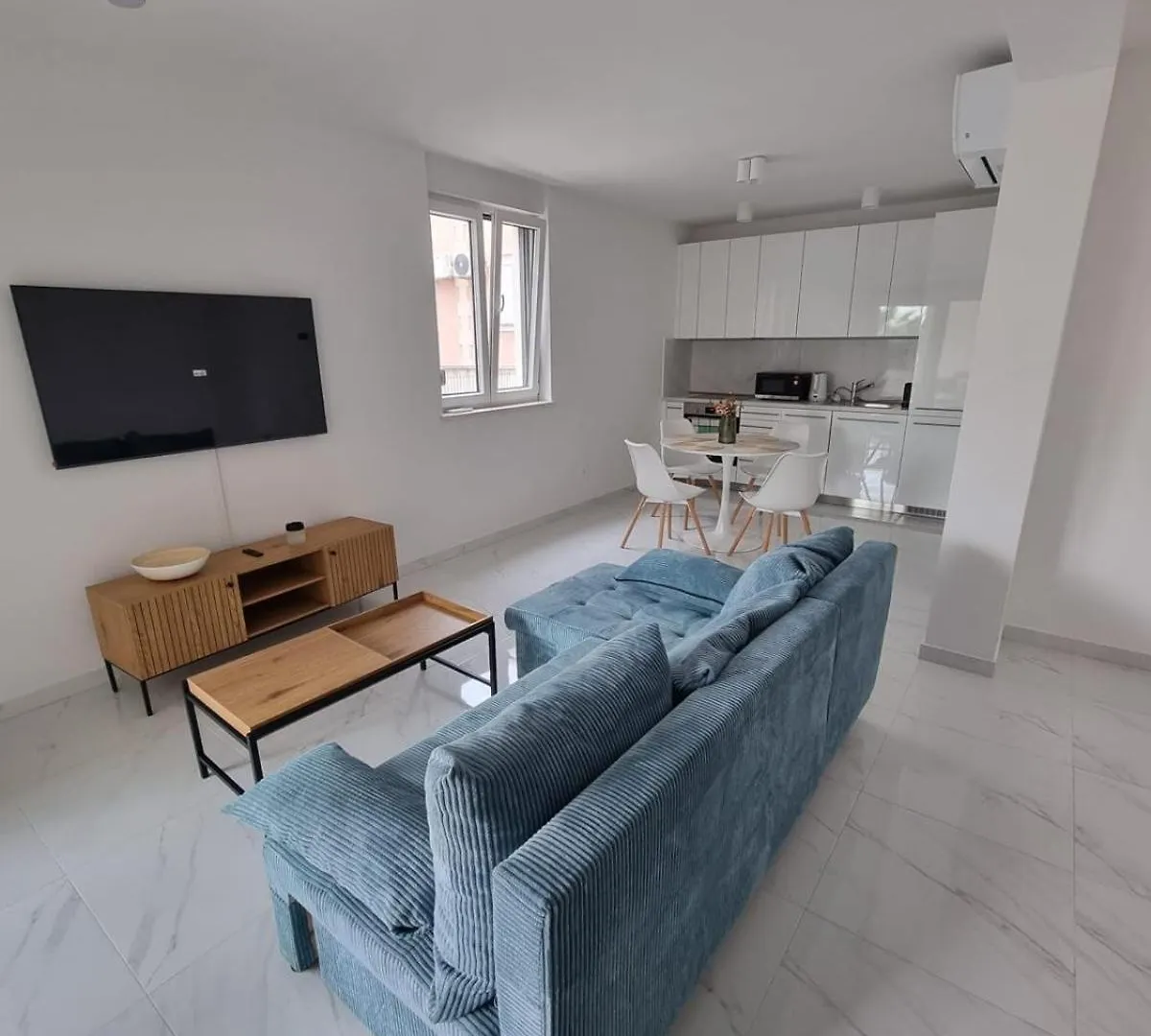 Beautiful New Palmtree Apartments IV Вир