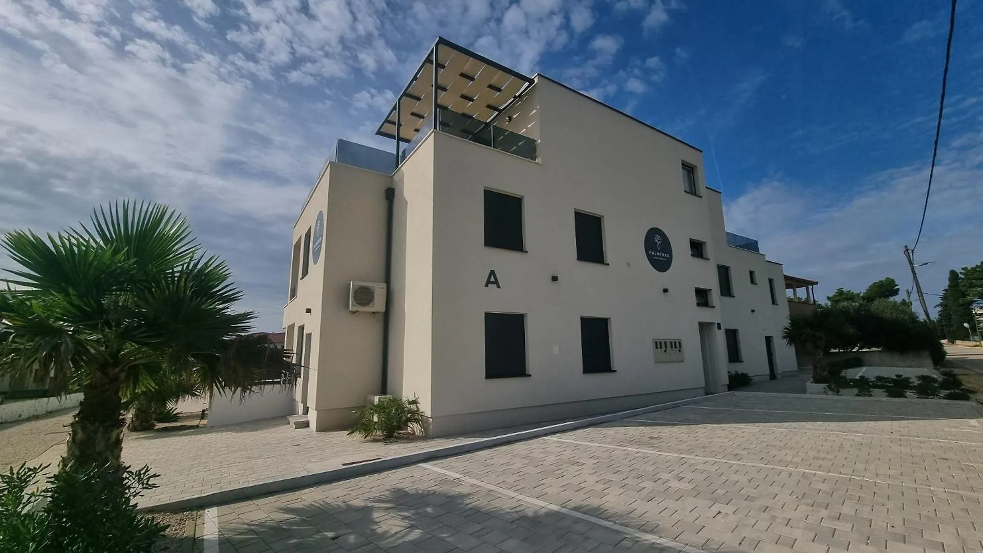 Beautiful New Palmtree Apartments IV Вир