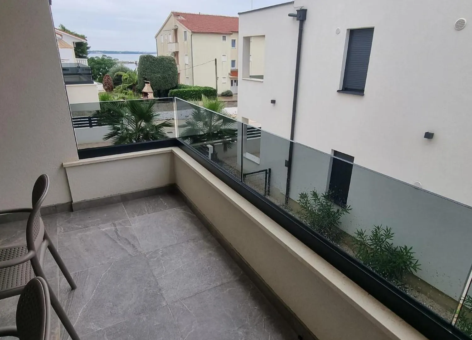 Beautiful New Palmtree Apartments IV Вир